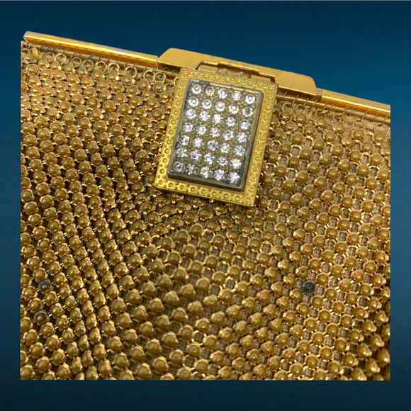 Vintage 1950's Whiting & Davis Gold Mesh Evening Bag Wristlet Rhinestone Clasp - Picture 2 of 9